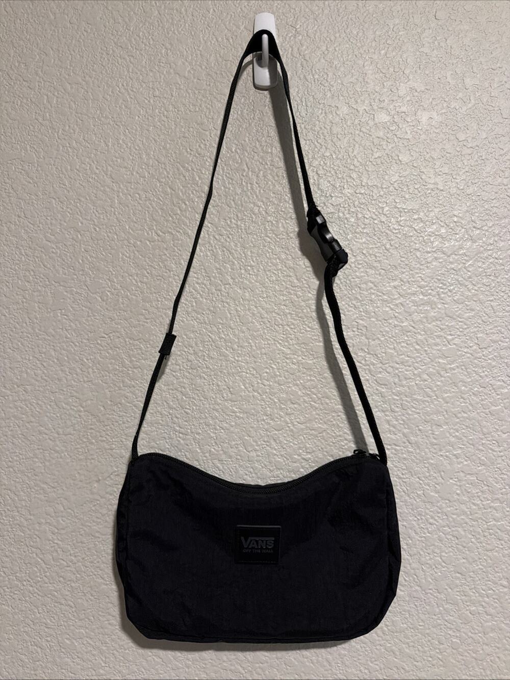NEW Vans Cross Body Black Fanny Pack Waist Belt Bag Sling Skate Purse Adjustable